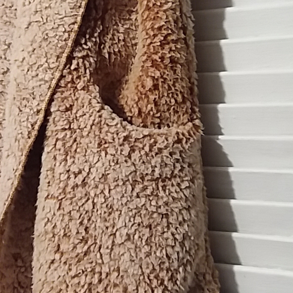 Love Tree Sherpa Vest - Picture 2 of 5